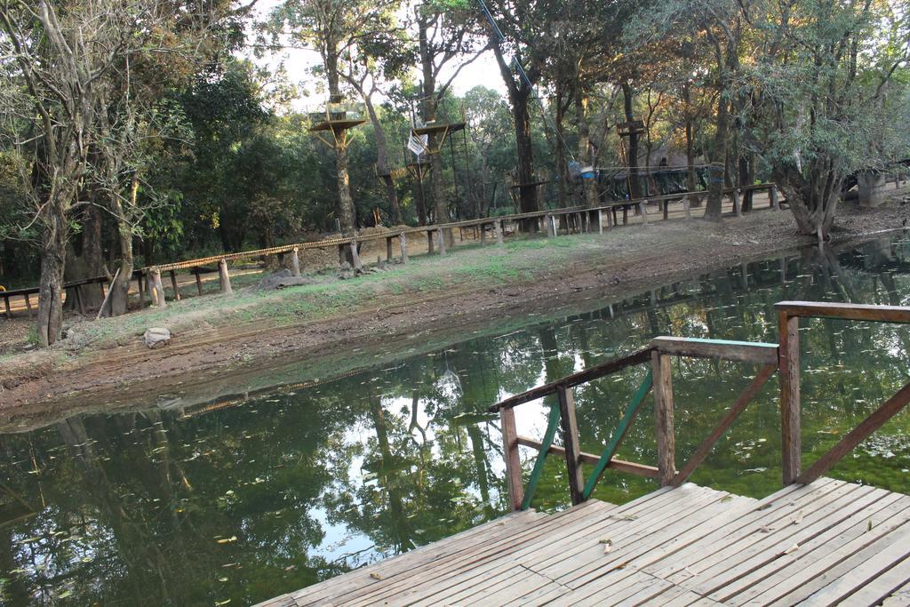 香格里拉丛林乡村度假酒店 Molem 外观 照片